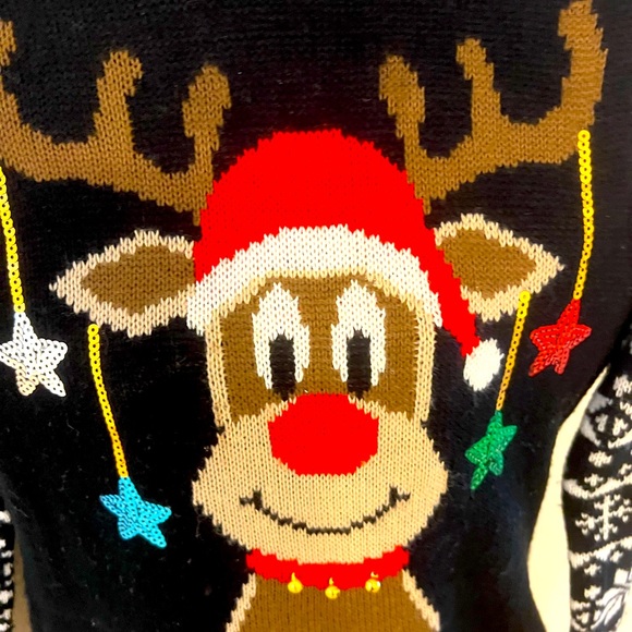 No boundaries in girls 👧  Christmas sweater - Picture 4 of 12